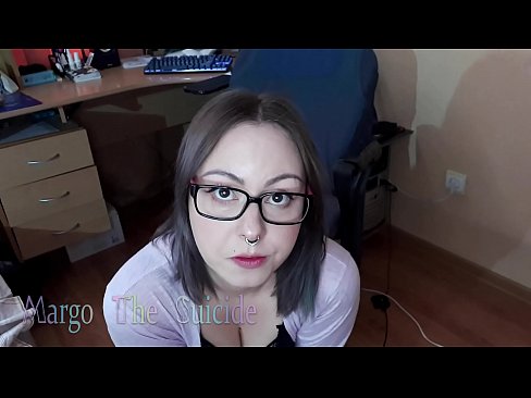 ❤️ Nwatakịrị nwanyị sexy nwere ugegbe na-eme Dildo nke ukwuu na igwefoto ☑ Ihe gba ọtọ